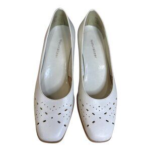 Naturalizer Vanity Close Toe Cut Out Leather Pumps 6M